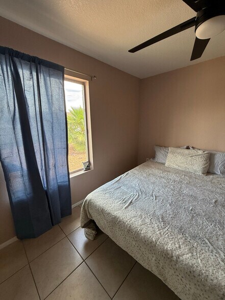 Building Photo - 4913 W Granada Rd