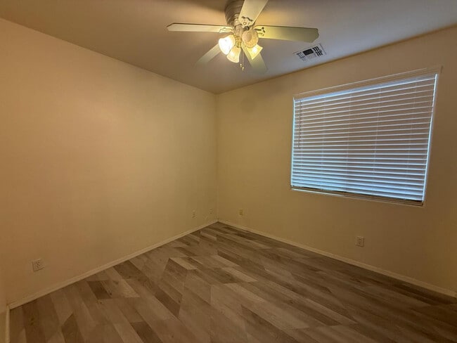 Building Photo - 2635 E Vermont Ct