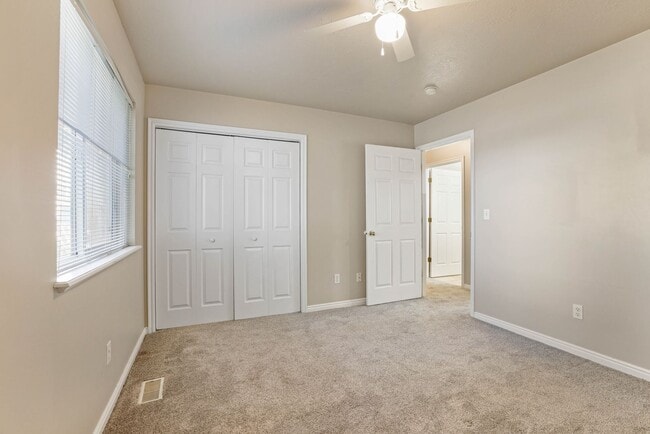 Building Photo - 2 Bed 1 Bath GROUND FLOOR Condo in Rexburg...