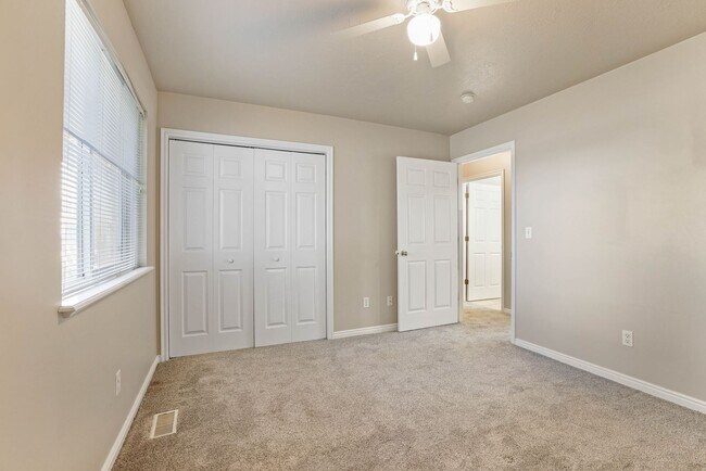 Building Photo - Darling 2 Bed 1 Bath Condo in Rexburg - with Optix internet included!