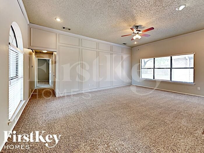 Building Photo - 936 Bluffview Dr