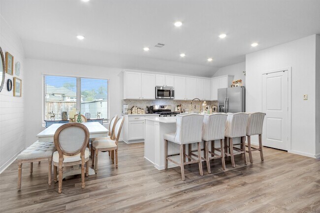 Building Photo - 8217 Boundary Waters Dr