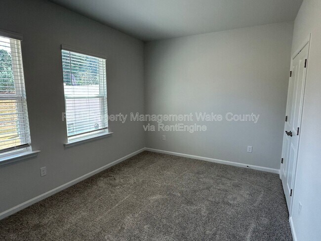 Building Photo - 2795 Cassius Dr