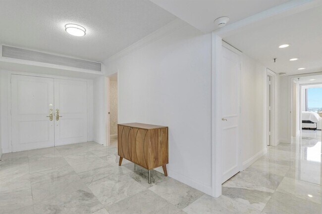 Building Photo - 5380 N Ocean Dr