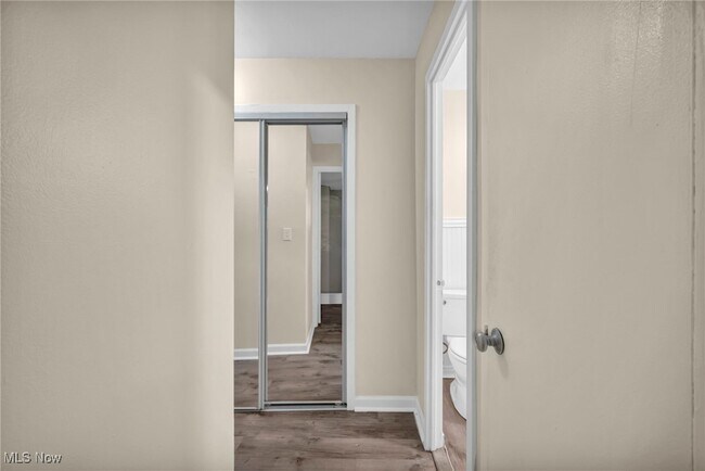 Building Photo - 11850 Edgewater Dr