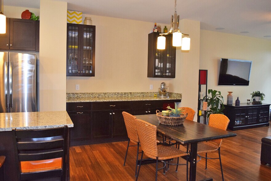 Dining area with tons of cabinets, plus extra counter space great for parties - 1247 W 75th St