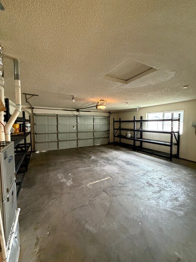 Building Photo - Hard to find 3 Bdrm, 2 Bath home in Harbor isles on the canal 2 miles to Sky Lakes Medical Ctr an...