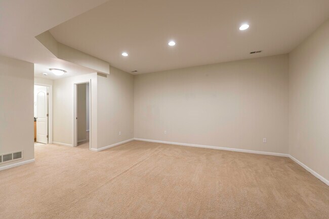 Building Photo - 2962 Hunley Dr