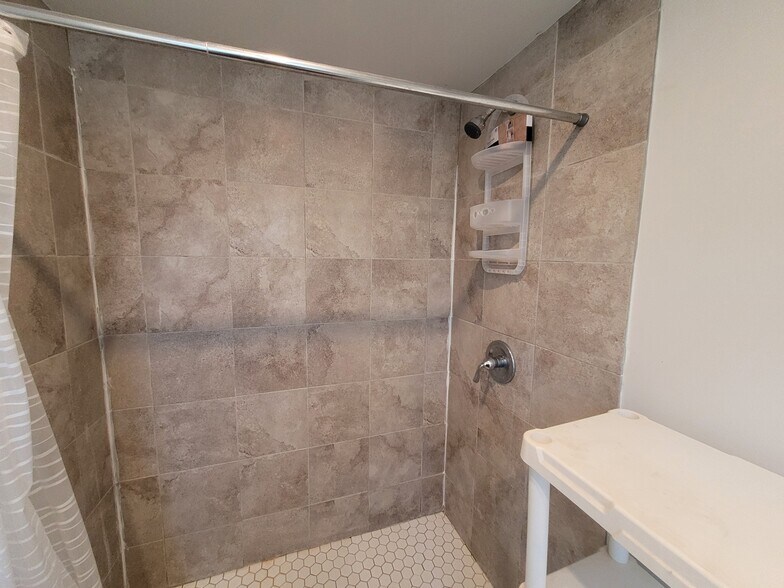 2nd Floor Bath #2 - 65 Center St