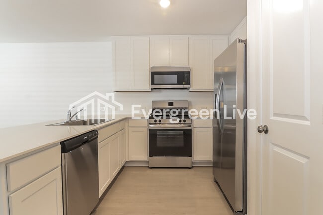 Building Photo - 2033 Belgian Dr