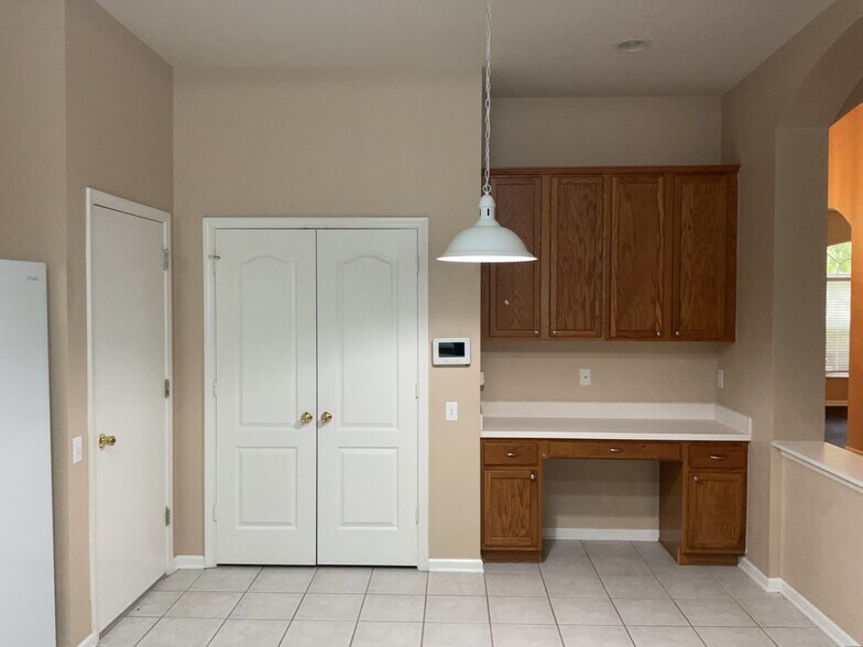 Building Photo - 2030 Samantha Ln
