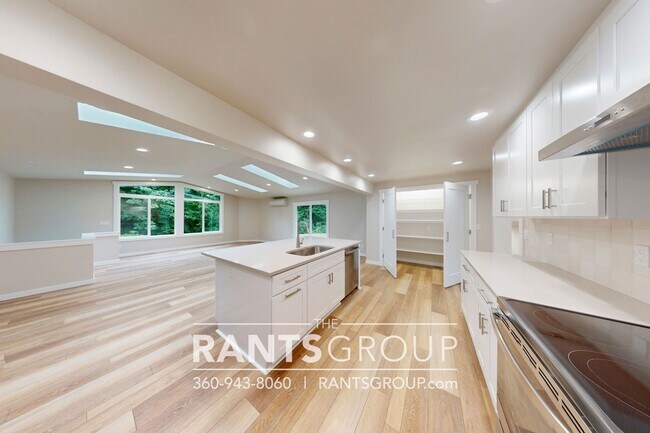 Building Photo - 4 br, 3 bath House - 3124 Jorgenson Rd NE