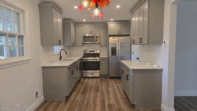 Building Photo - 8 Oak Leaf Ln