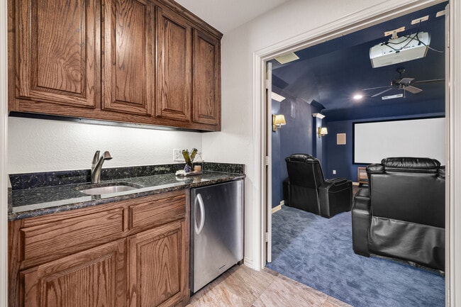 Building Photo - 7944 Cherry Springs Ct