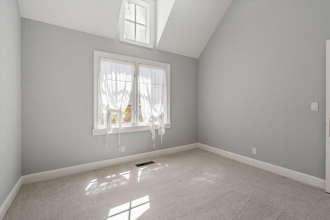 Building Photo - Stunning Los Altos Hills Estate
