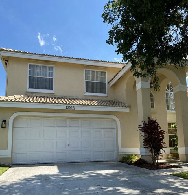 Building Photo - 10266 Serene Meadow Dr N