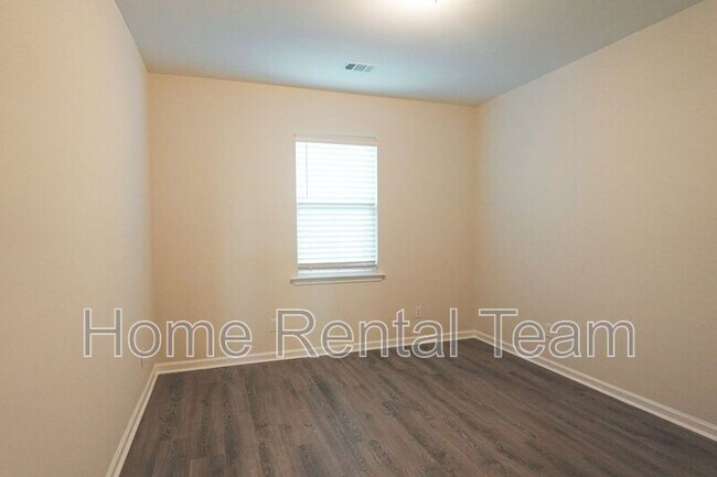 Building Photo - 153 Lower Creek Dr