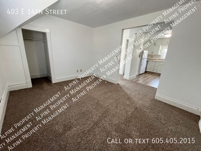 Building Photo - 403 E 14th St