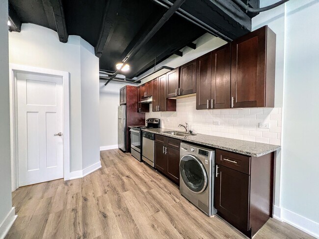 Primary Photo - 725 St Johns Ave