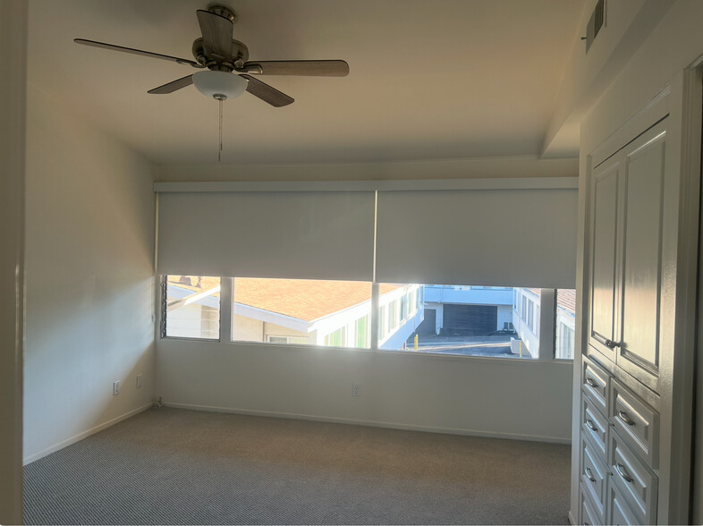 Master BR - 4452 W Kling St