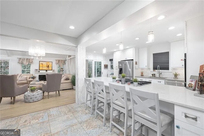 Building Photo - 302 Hascall Rd NW