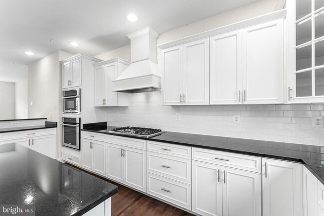 Building Photo - 8418 Kendall Ct