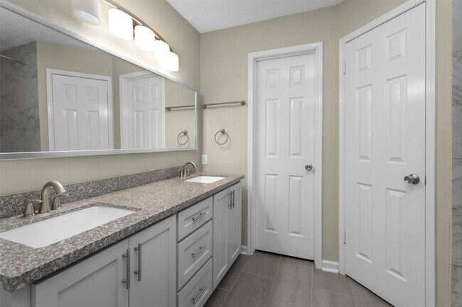 Building Photo - 16042 Glenbrook Knoll Ln