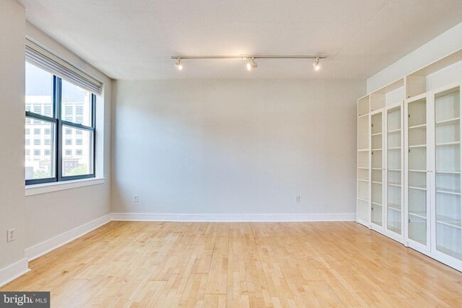 Building Photo - 809 6th St NW