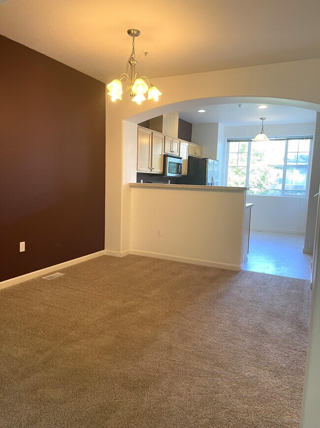 Building Photo - 10851 SW Canterbury Ln