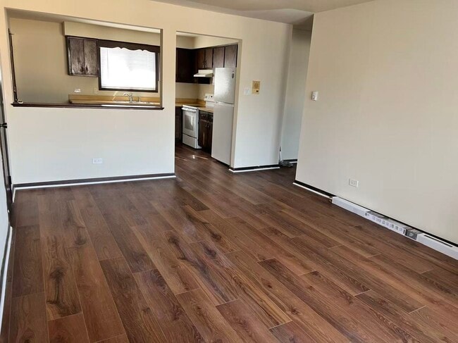 Building Photo - 16640 Crescent Ave