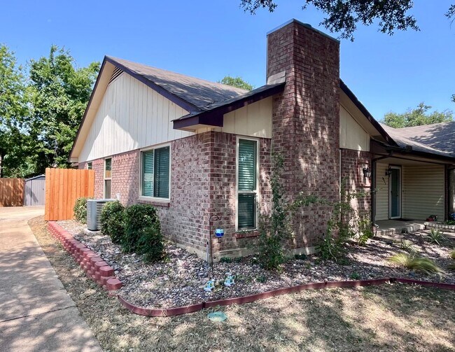 Building Photo - 3013 Clover Ln
