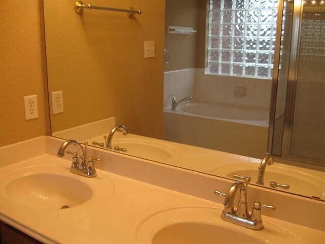 Building Photo - 5123 Chase Park Gate St