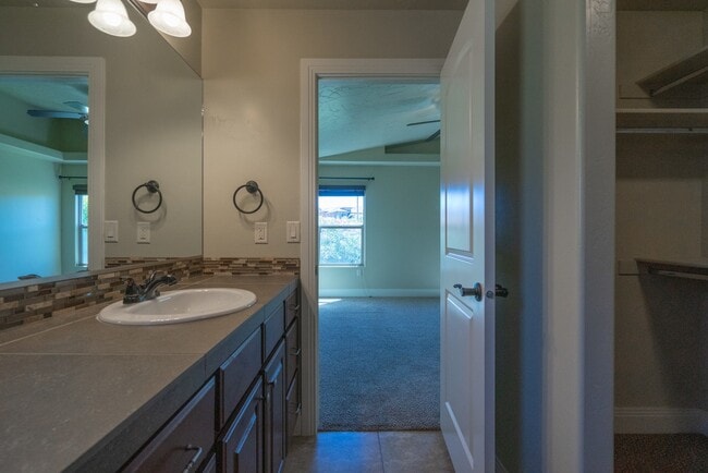 Building Photo - Pet Friendly-Beautiful 3 bed 2 bath home w...