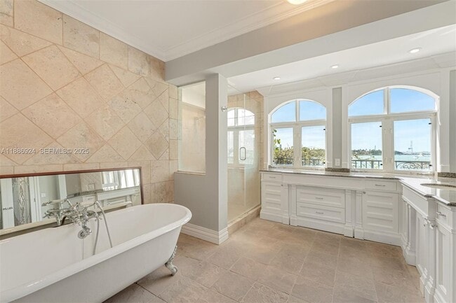 Building Photo - 11 E Rivo Alto Dr