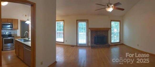 Building Photo - 3704 Wilshire Ln