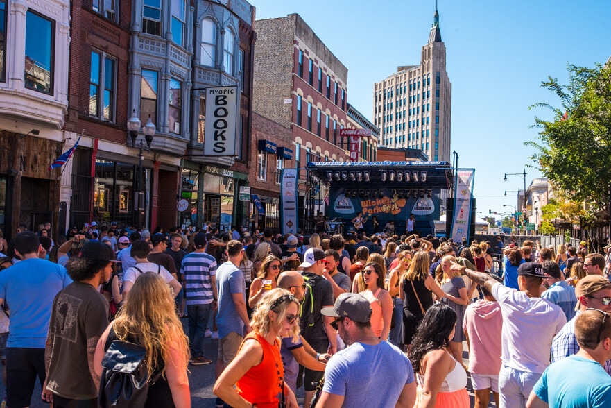 Building Photo - 1739 W Beach Ave