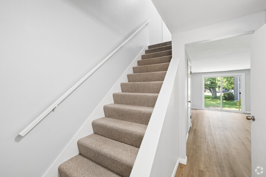2BR, 1.5BA - 1,100SF - Entry - Highbridge Commons