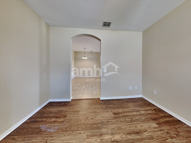 Building Photo - 9573 SW Flowermound Cir