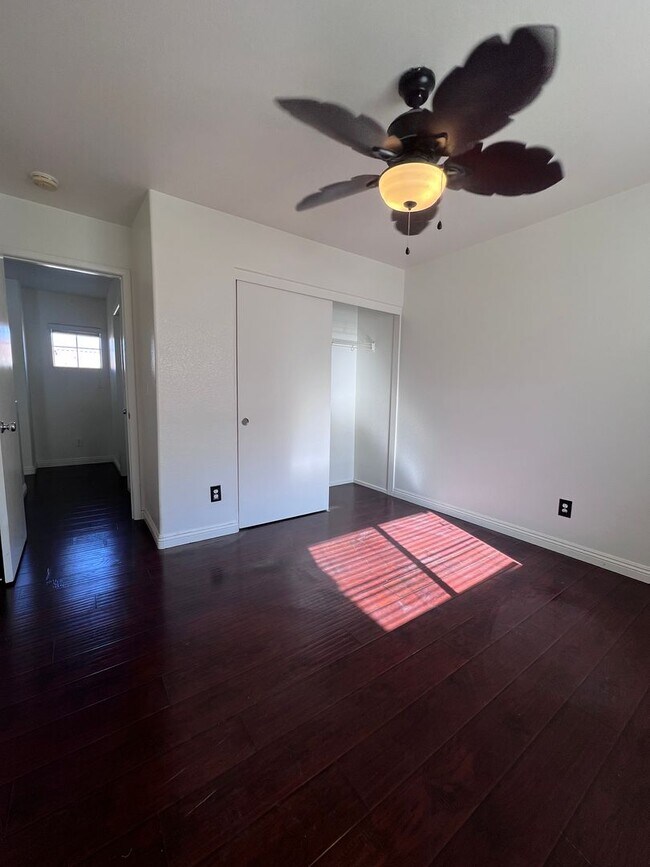 Building Photo - MOVE IN TODAY! 3 bed 2.5 bath home in the ...