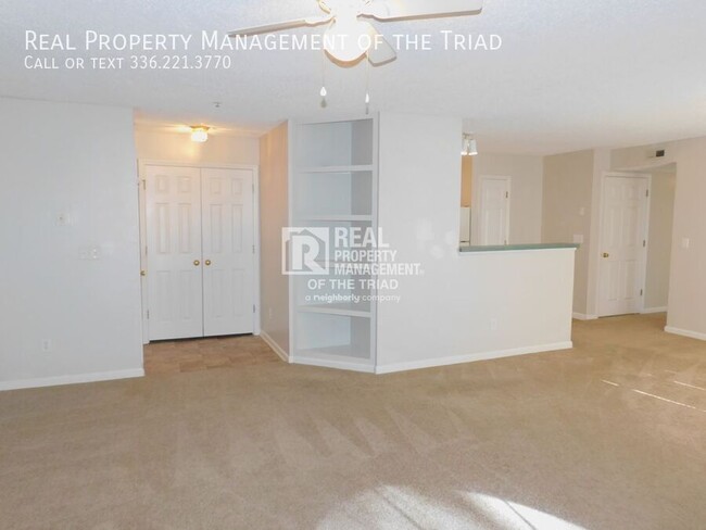 Building Photo - *Move In Special* Ground Level 2 BR/ 2 BA ...