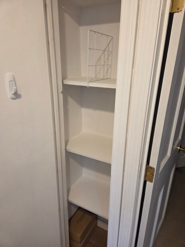 Building Photo - 176 W North St