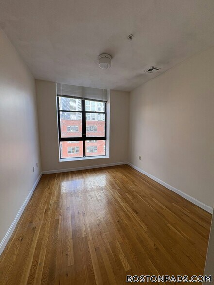 Building Photo - 81 Essex St