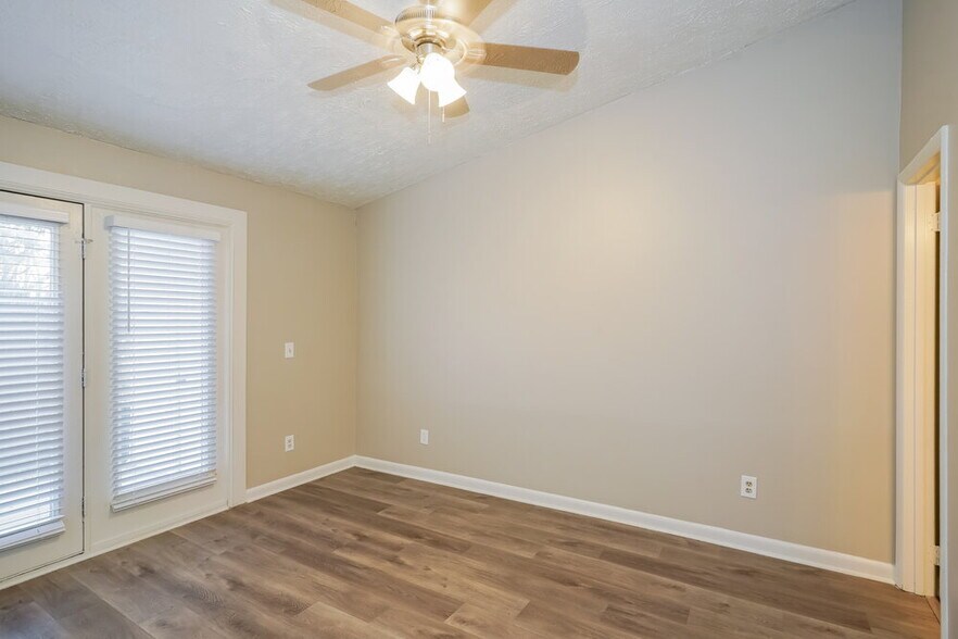 Building Photo - 833 Netherlands Dr