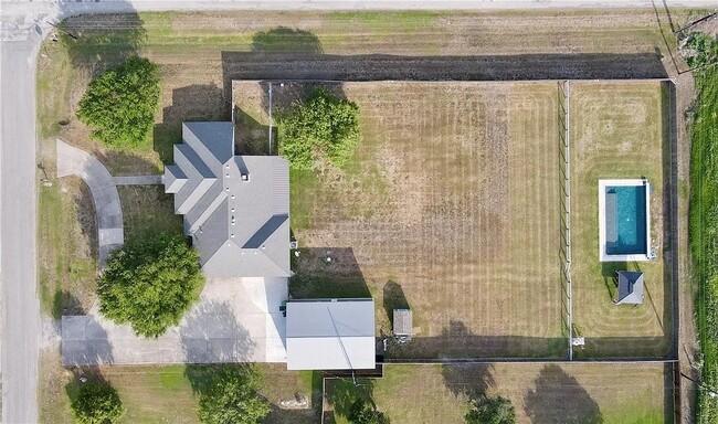 Building Photo - 100 Lone Oak St