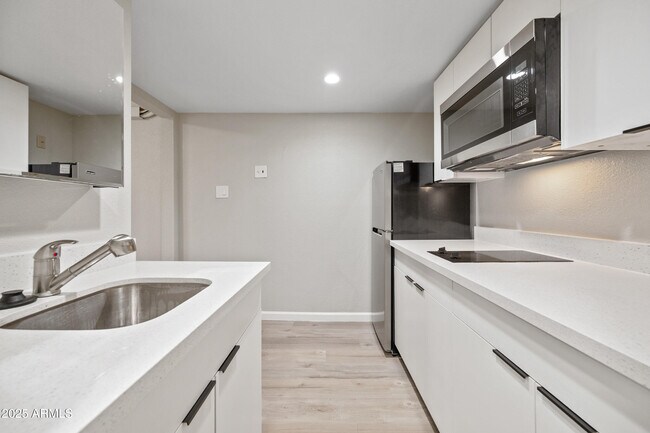 Building Photo - 3025 N 32nd St