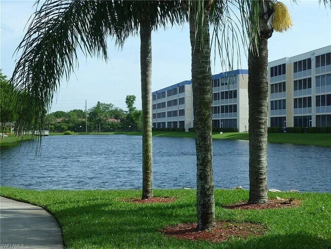 Building Photo - 14801 Park Lake Dr