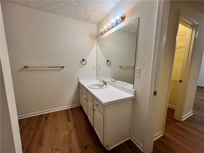 Building Photo - 3780 Crescent Walk Ln NE