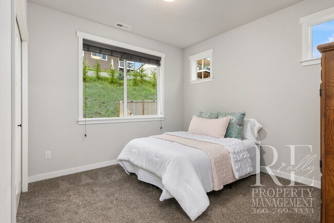 Building Photo - 1762 NE Crystallia Ct