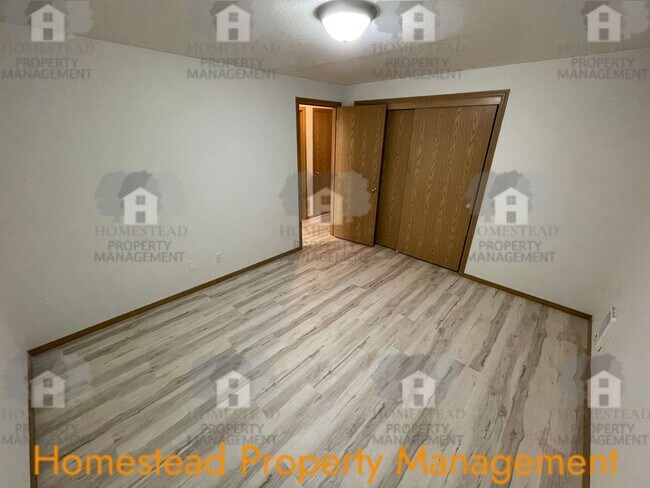 Building Photo - 659