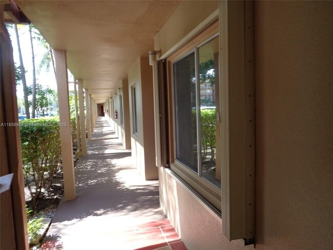 Building Photo - 901 SW 138th Ave